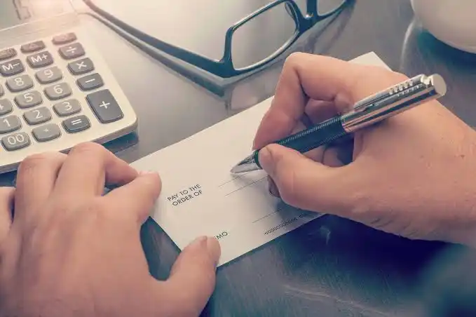 Top Features of Checking Accounts for Budgeting